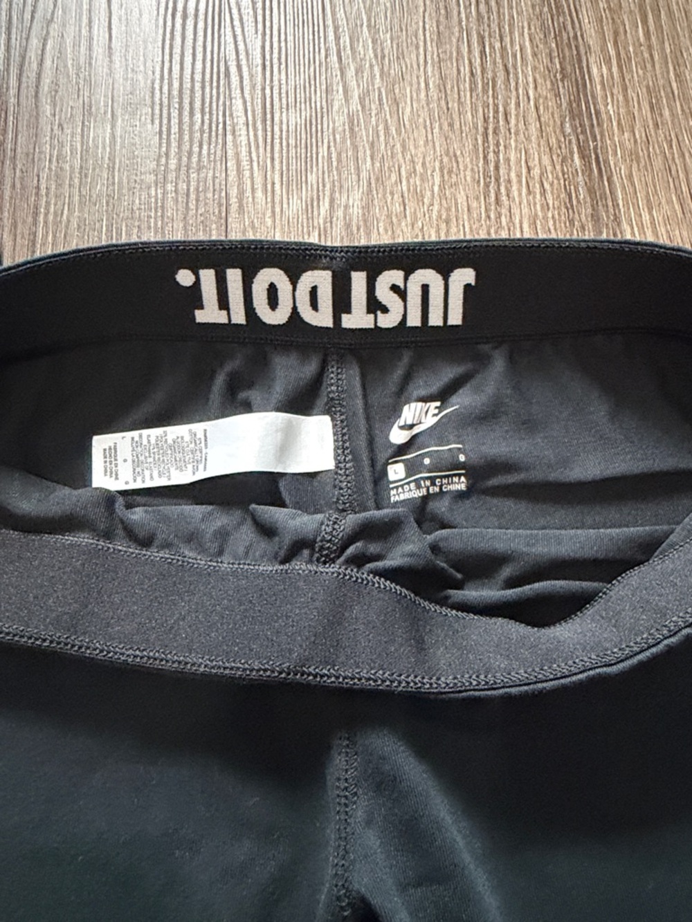 Nike Black T-Shirt and leggings set with Gold Swoosh - Picture 4 of 7